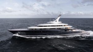 Dünyaca ünlü milyarder lüks yatını satılığa çıkardı: Fiyatı dudak uçuklattı