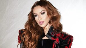 Hadise ‘köpeğini otelde bırakıp gitti’ iddiasını yalanladı