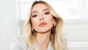 Hadise’den kadın cinayetlerine isyan: Ölmek istemiyoruz! Duyan var mı?