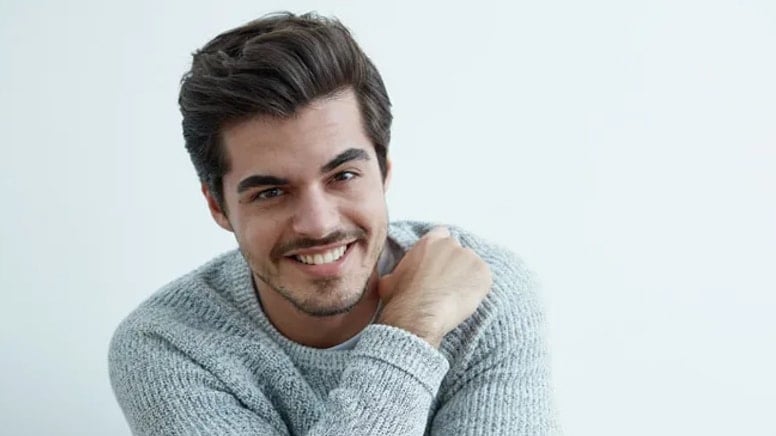 Ünlü oyuncu Berk Atan trafik kazası geçirdi