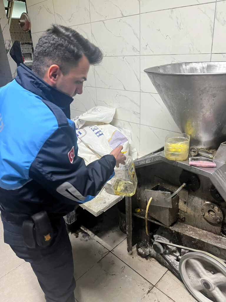 Zabıtadan merdiven altı imalathaneye baskın