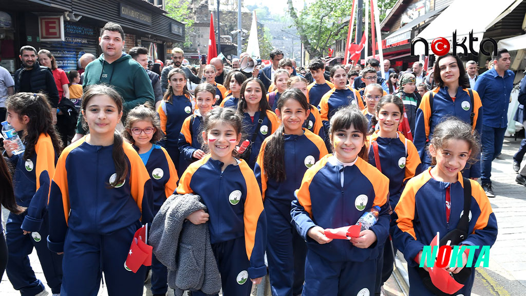 Bursa Osmangazi’de 23 Nisan coşkusu caddelere sığmadı