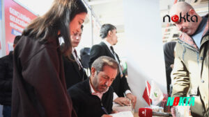 Kitapseverler Bursa Osmangazi Belediyesi’nin standında kuyruklar oluşturdu