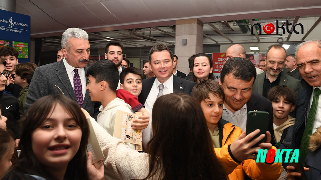 Şair ve yazar Nevzat Çelik okurlarıyla Bursa Osmangazi standında buluştu