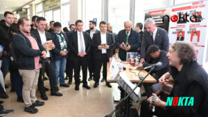 Şair ve yazar Nevzat Çelik okurlarıyla Osmangazi standında buluştu