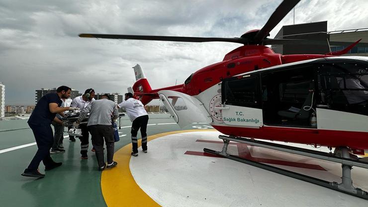 Mersin’de ambulans helikopter 2 yaşındaki bebek için havalandı