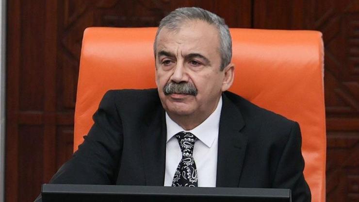 SON DAKİKA… Sırrı Süreyya Önder son yolculuğuna uğurlanıyor: Cenazesi hastaneden alındı