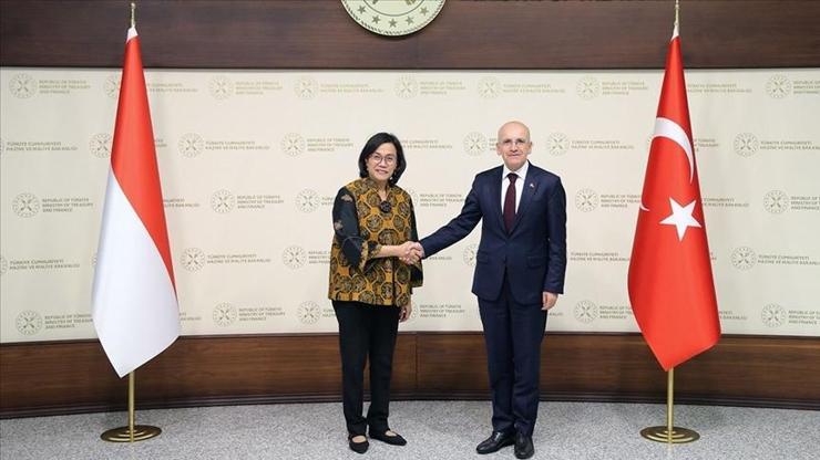 Mehmet Şimşek, Endonezya Maliye Bakanı Indrawati ile görüştü