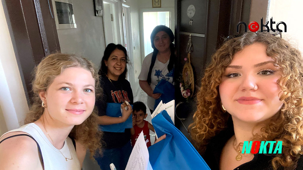 Bursa Osmangazi’de Öğrenciler kapı kapı dolaşılarak halka çevre bilinci kazandırıyor