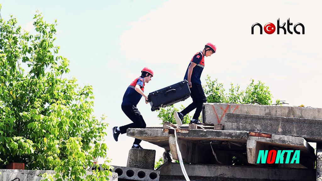 Bursa’da Liseli öğrencilerden nefes kesen tatbikat