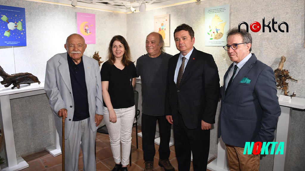 Doğadan topladığı ölü ağaç dallarından sergi açtı