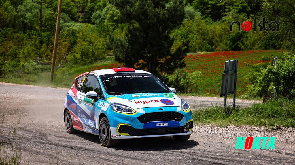Engelli ralli pilotu Kübra aracını başarıdan başarıya sürüyor