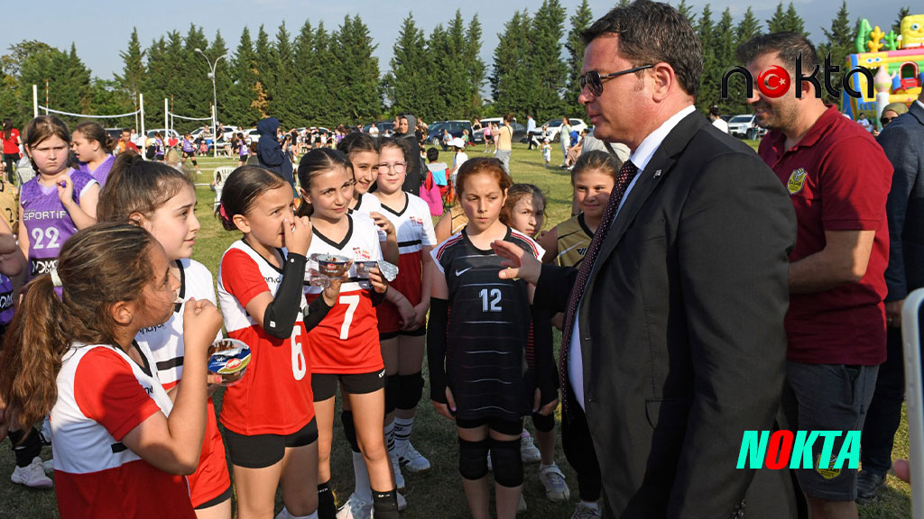 1500 kız çocuğu voleybol sahasında yerini aldı