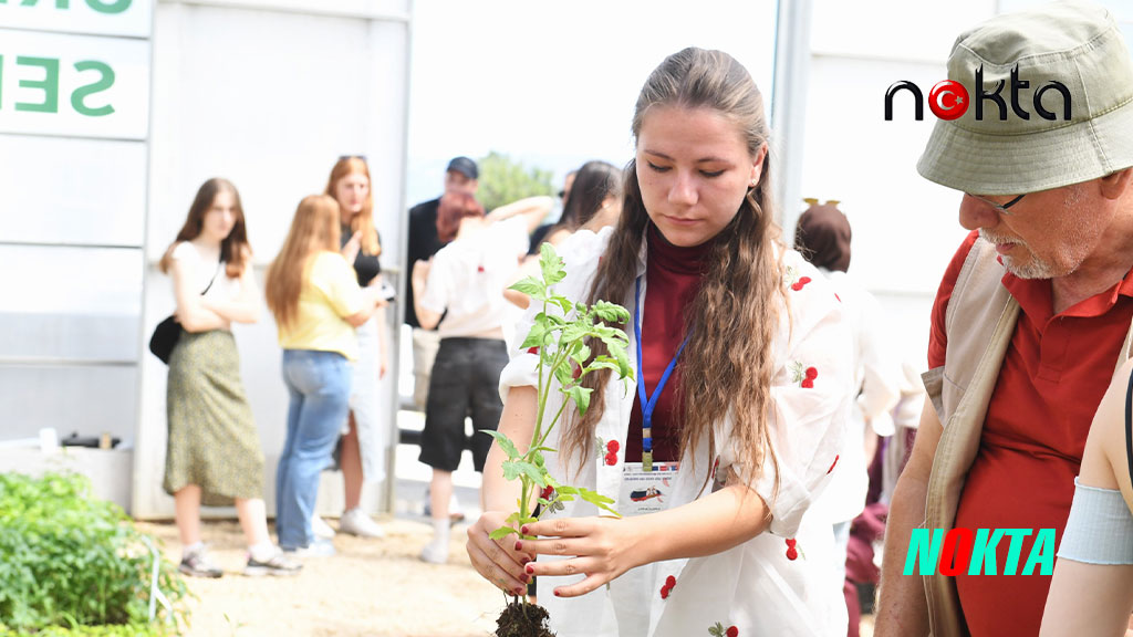 Avrupalı öğrenciler Bursa Osmangazi’de fide dikti