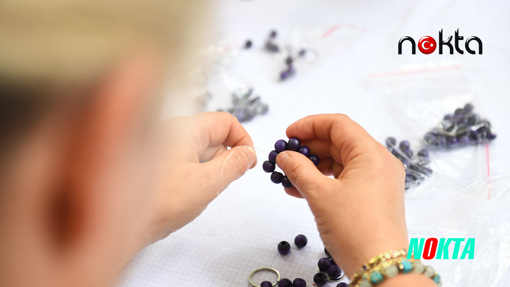 Bursa’da Kadınlar ürettikleri anahtarları kadınlara hediye ediyor