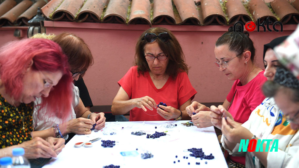 Bursa’da Kadınlar ürettikleri anahtarları kadınlara hediye ediyor