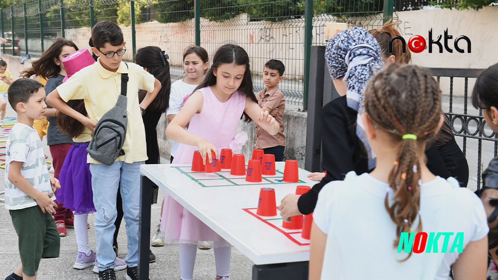 Yetenek Evi öğrencileri hem eserlerini sergiledi hem de eğlendi