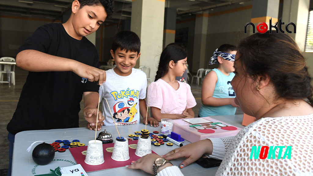 Yetenek Evi öğrencileri hem eserlerini sergiledi hem de eğlendi