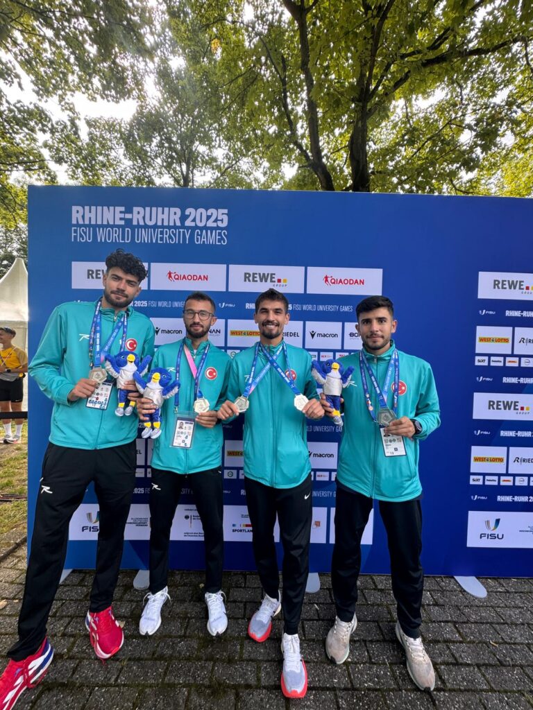 Bursa Osmangazili atletin milli forma ile madalya sevinci