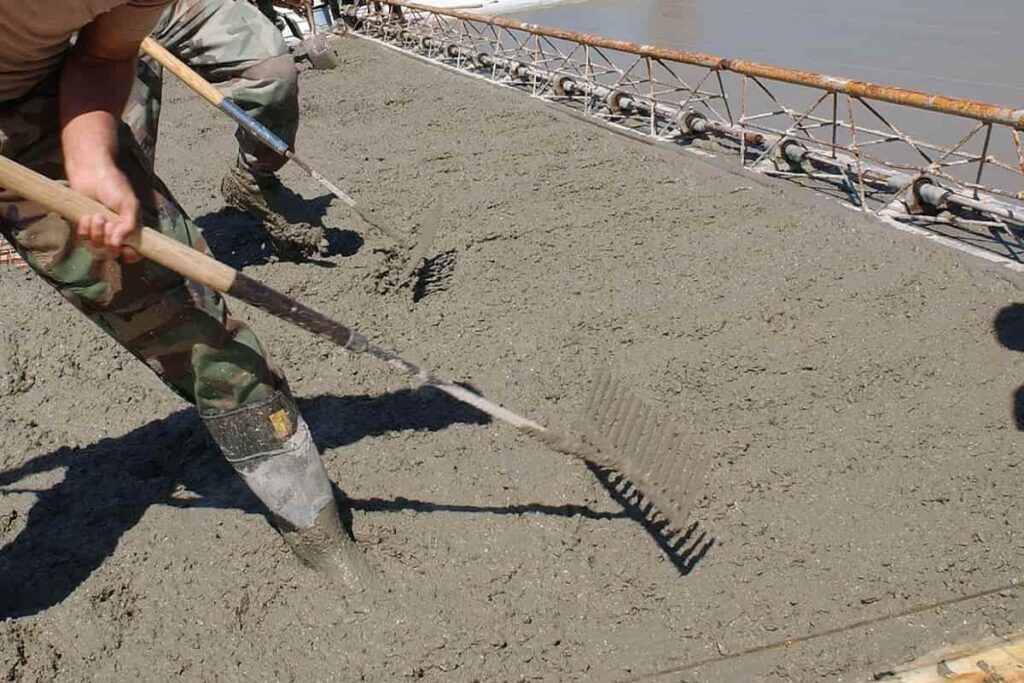 Dev inşaat firması İris İnşaat'ın işçilere aylardır ücretini ödemediği iddia edildi