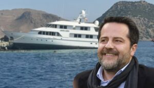 Kayalıklara çıkan lüks yatın sahibi Nef inşaatın sahibi Erden Timur çıktı!