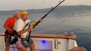 Ata Demirer oltayla büyük balık tuttu