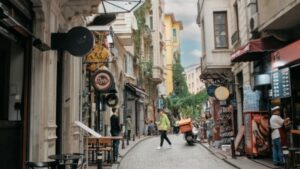 Beyoğlu’nun simgesi tarihi lokanta zor günler yaşıyor