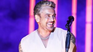 Bir yıldır saklıyordu: Emre Altuğ’dan sevgilisine aşk dolu sözler!