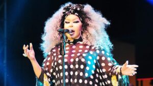 Divanın makyajsız hali gündem oldu