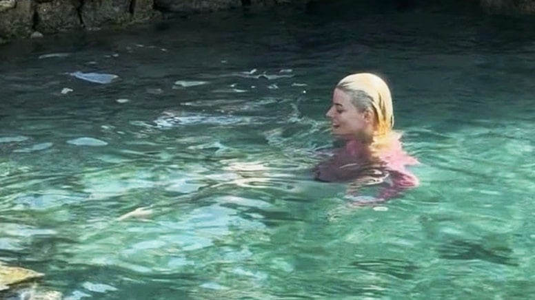 Dünya çapında milyonlarca hayrana sahip olan ABD’li oyuncu antik kent Lymra’da yüzdü