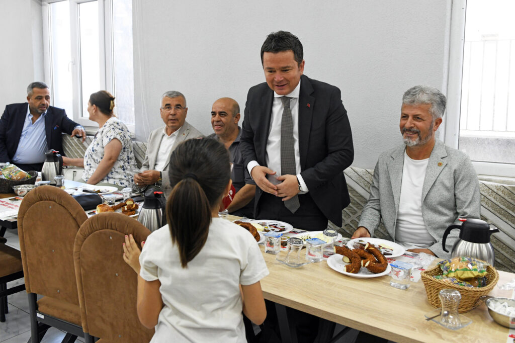 Başkan Erkan Aydın Güneştepe’de vatandaşla buluştu