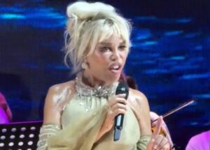 79 yaşındaki Ajda Pekkan’ın son görüntüsü olay oldu! Mimik oynatamadı