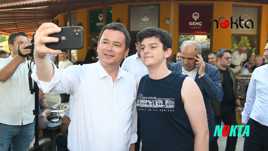 Bursa Osmangazi Belediyesi’nden vatandaşa aşure ikramı