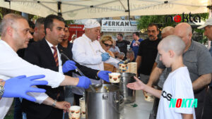 Osmangazi’de aşure kazanları kardeşlik için kaynadı