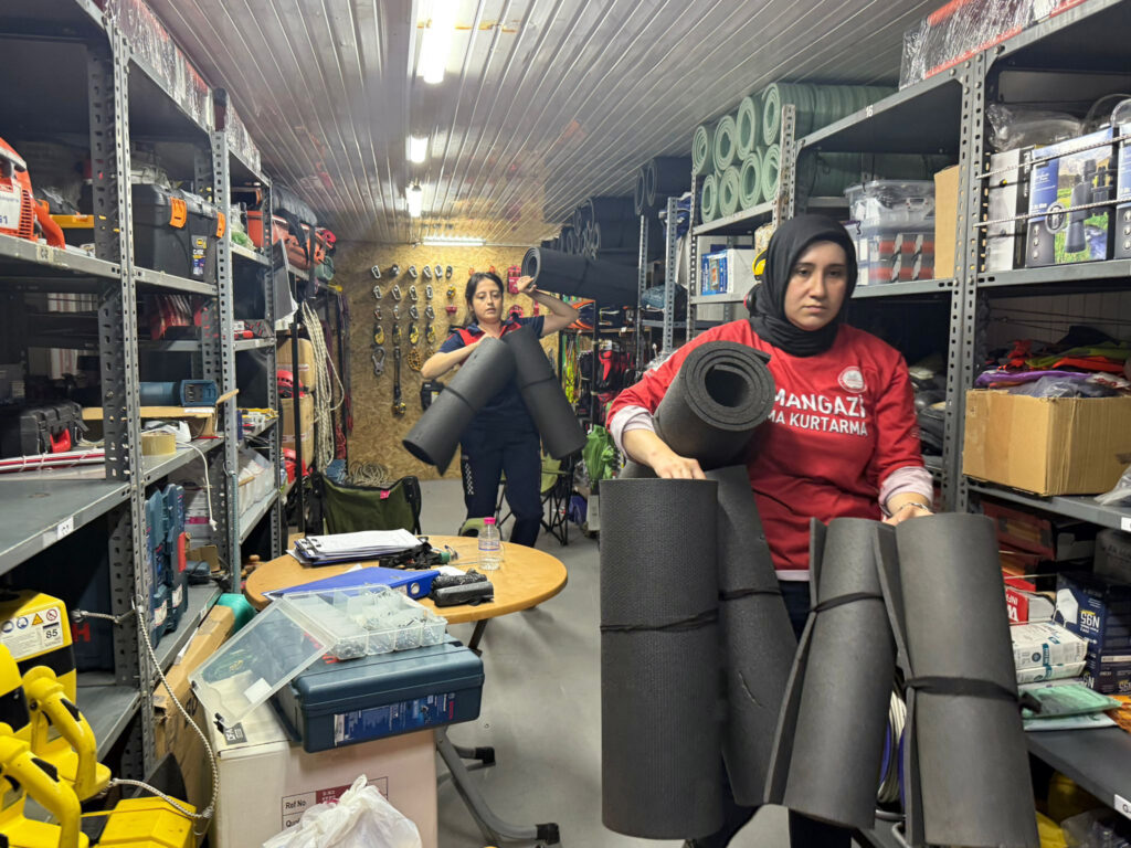 Daisy ve Alfa, Sındırgı’da görev başında