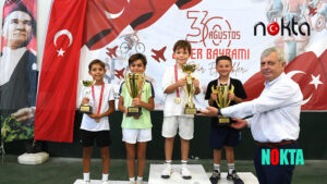 30 Ağustos Zafer Bayramı Tenis Turnuvası’nda dereceye giren sporcular ödüllerine kavuştu