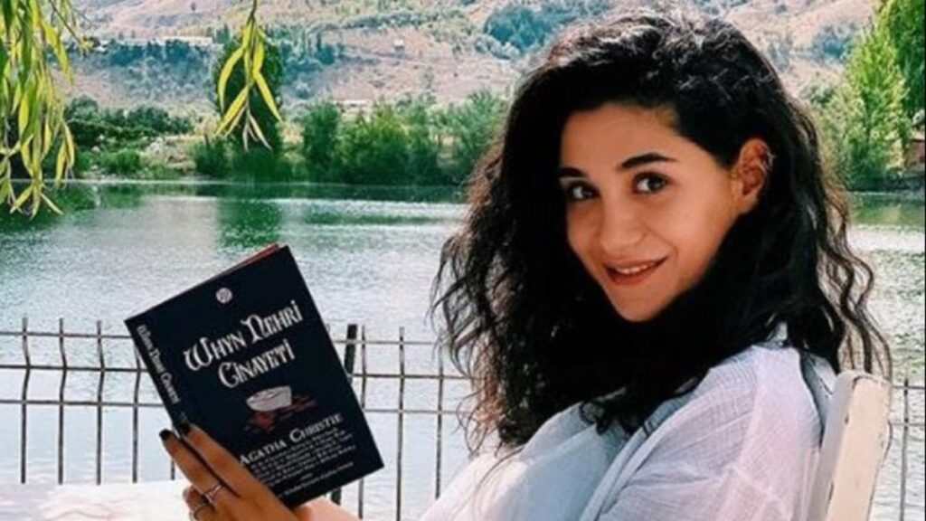 Akasya Durağı’nın Zeyno’su evleniyor: Kına gecesiyle olay oldu