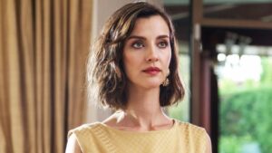 Denizde başına çocuk düşmüştü… İrem Helvacıoğlu boyunlukla düğüne katıldı