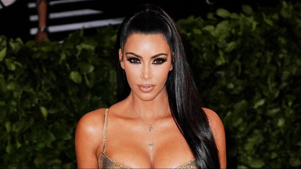 Kim Kardashian’ın gizemli kıyafeti gündem oldu!