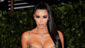 Kim Kardashian’ın gizemli kıyafeti gündem oldu!