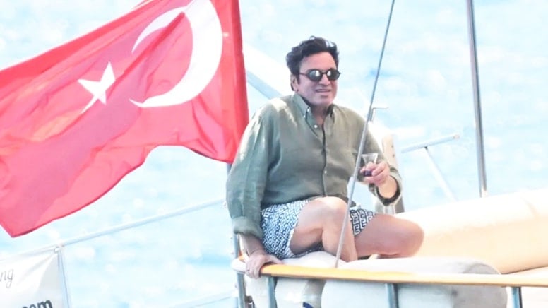 Mario Frangoulis’in Bodrum’da çay keyfi