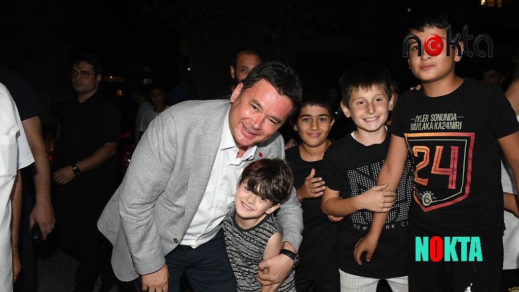 Başkan Aydın, Güneştepe’de çocuklarla açık hava sinemasında buluştu