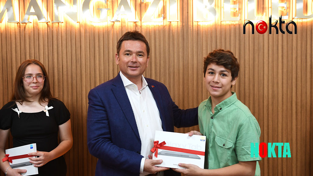 Başkan Erkan Aydın başarılı öğrencileri ödüllendirdi