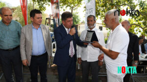 Bursa Osmangazi’nin gönüllü temizlik elçilerine teşekkür plaketi