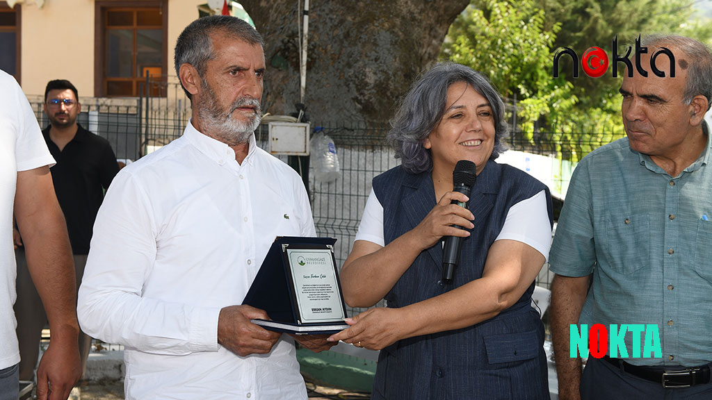 Bursa Osmangazi’nin gönüllü temizlik elçilerine teşekkür plaketi