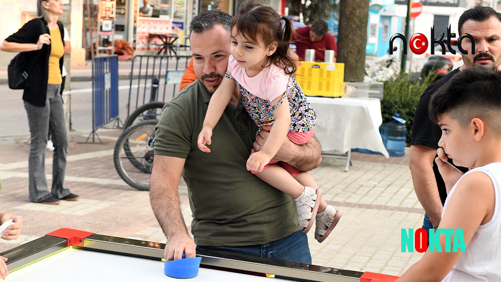 Bursa’nın Yaz etkinliklerinde çocuklar ve aileler doyasıya eğlendi