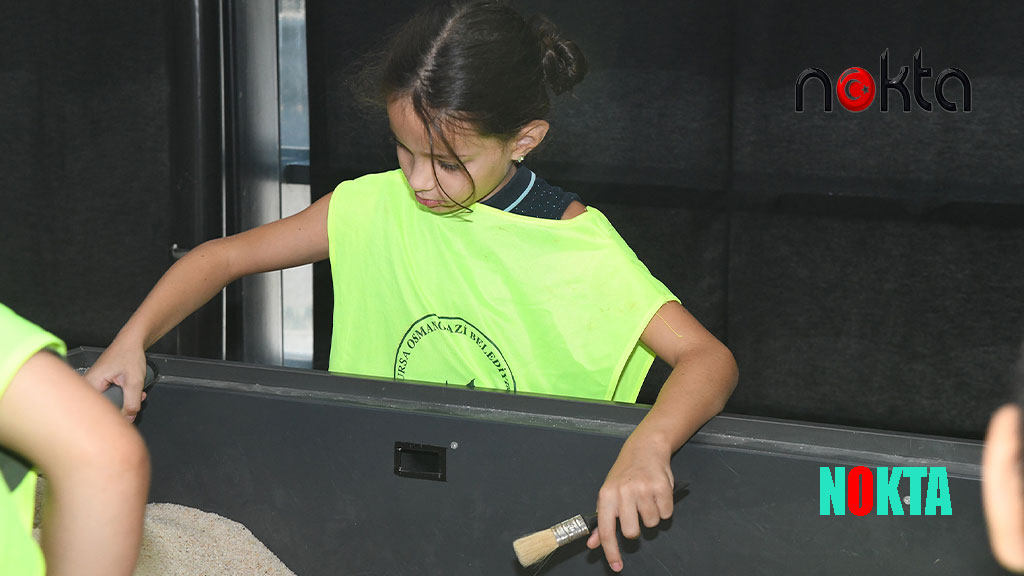 Minik arkeologlar, geçmişin izini sürüyor