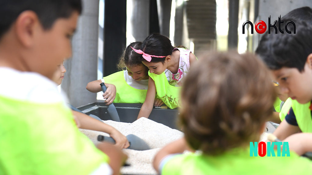 Osmangazi’de çocuklar arkeolojiyi deneyimleyek öğreniyor