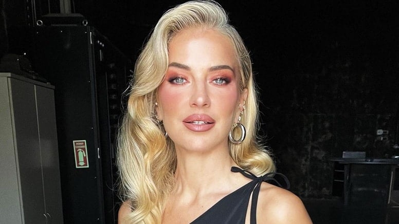 Burcu Esmersoy eşini yanlışlıkla ifşa etti: Çıplak halini paylaşıp hemen sildi