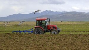 ‘Çiftçinin borçları en az bir yıl süreyle faizsiz ertelenmeli’